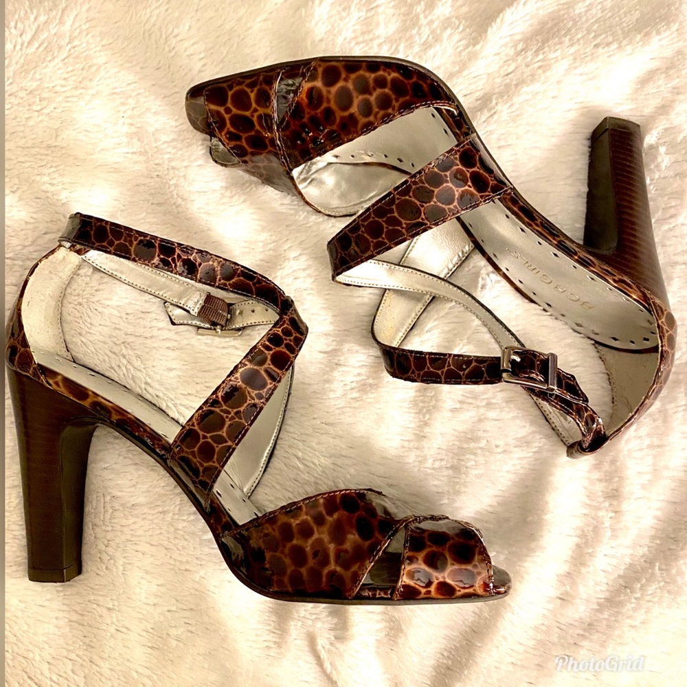 BCBG brown patten leather “snake”skin heels